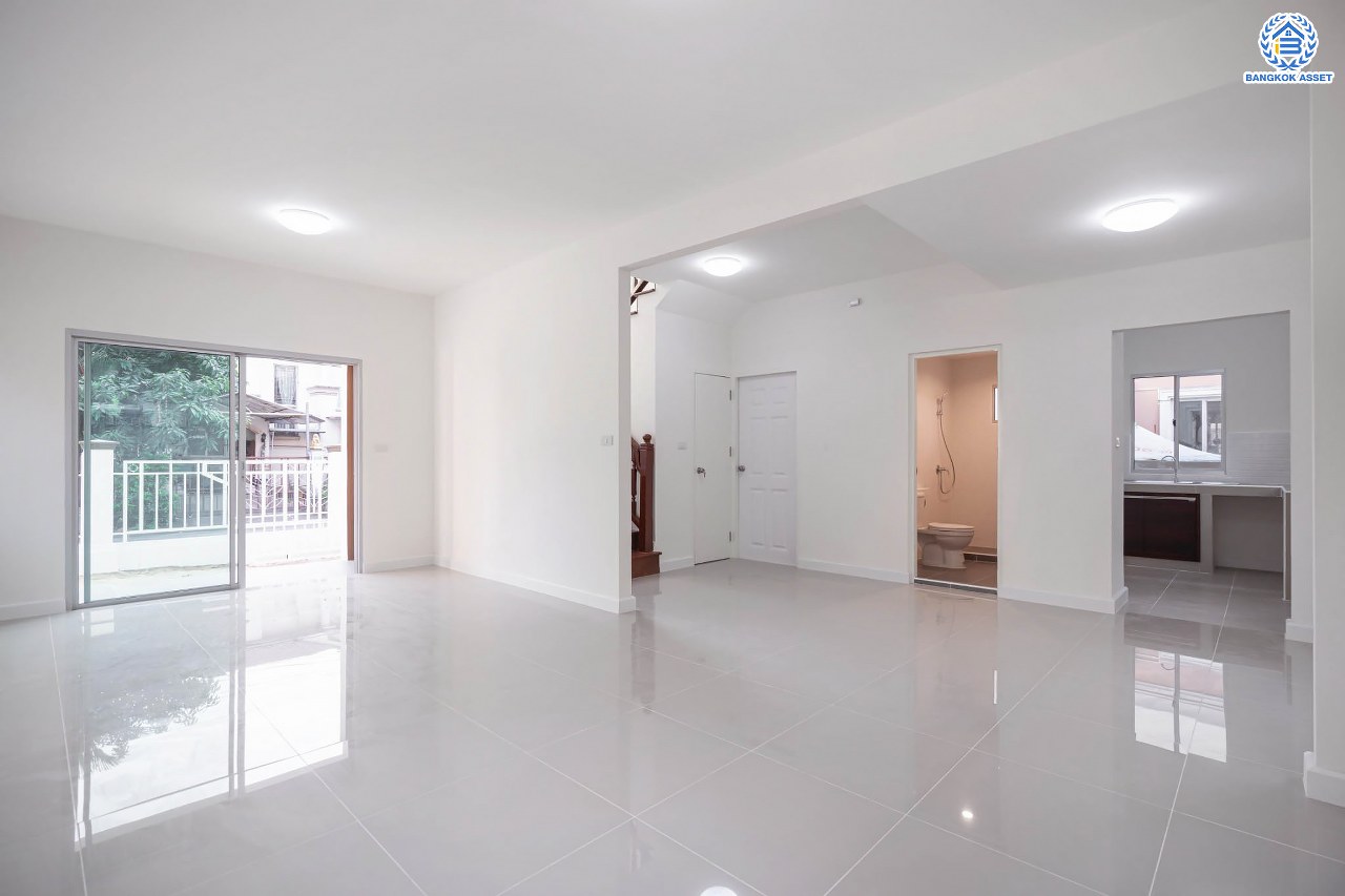 บ้านมือสองตกแต่งใหม่ โครงการ พฤกษาวิลเลจ5 บางใหญ่ เนื้อที่ 51.8 ตร.ว. ฟังก์ชัน 3 ห้องนอน 2 ห้องน้ำ จอดรถได้ 1 คัน เปลี่ยนระบบสุขาภิบาลใหม่ พร้อมเข้าอยู่ บนทำเลเดินทางสะดวก ใกล้รถไฟฟ้าสถานี "คลองบางไผ่" และจุดขึ้นทางด่วน "กาญจนาภิเษก"